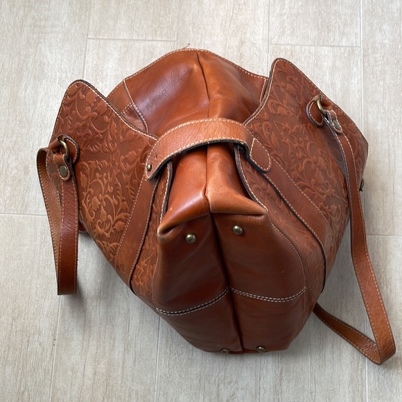 Patricia Nash Large Brown Tooled Leather Bucket Tote - Picture 11 of 12